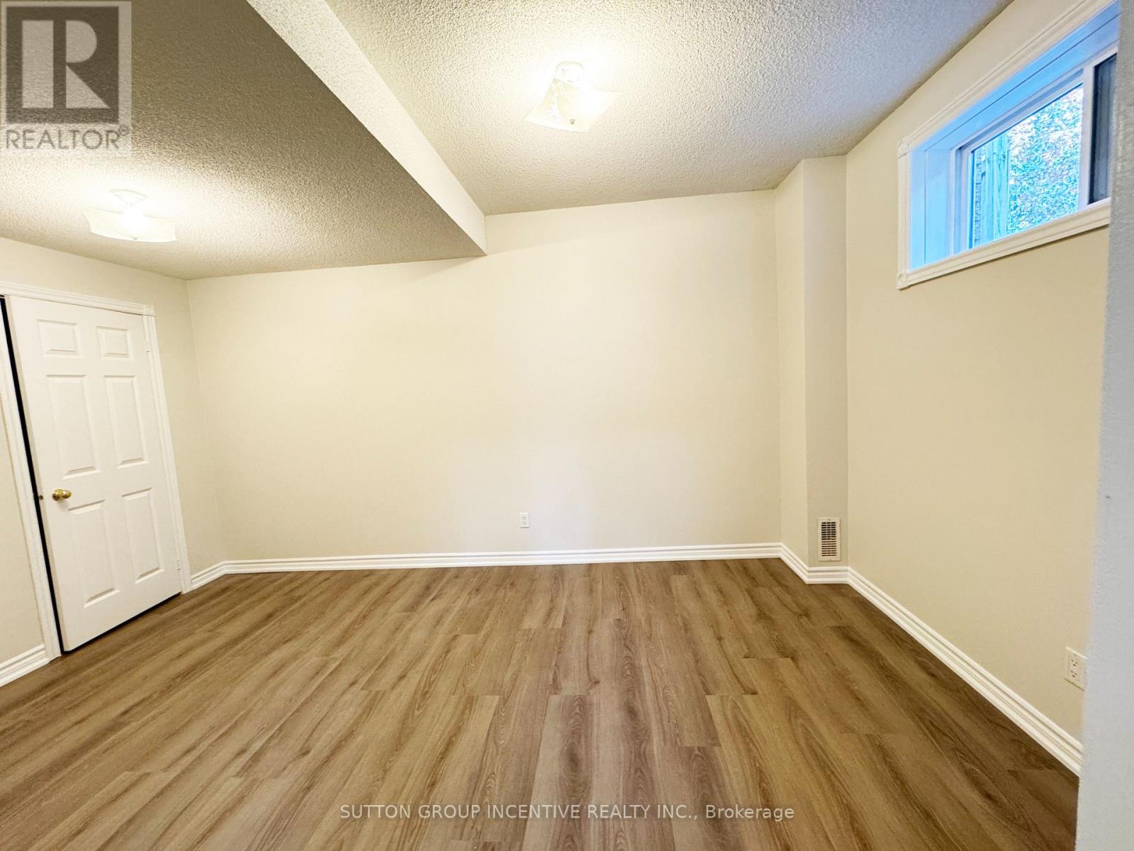 18 Forest Dale Drive, Barrie (Little Lake), Ontario  L4M 6M7 - Photo 27 - S12494464