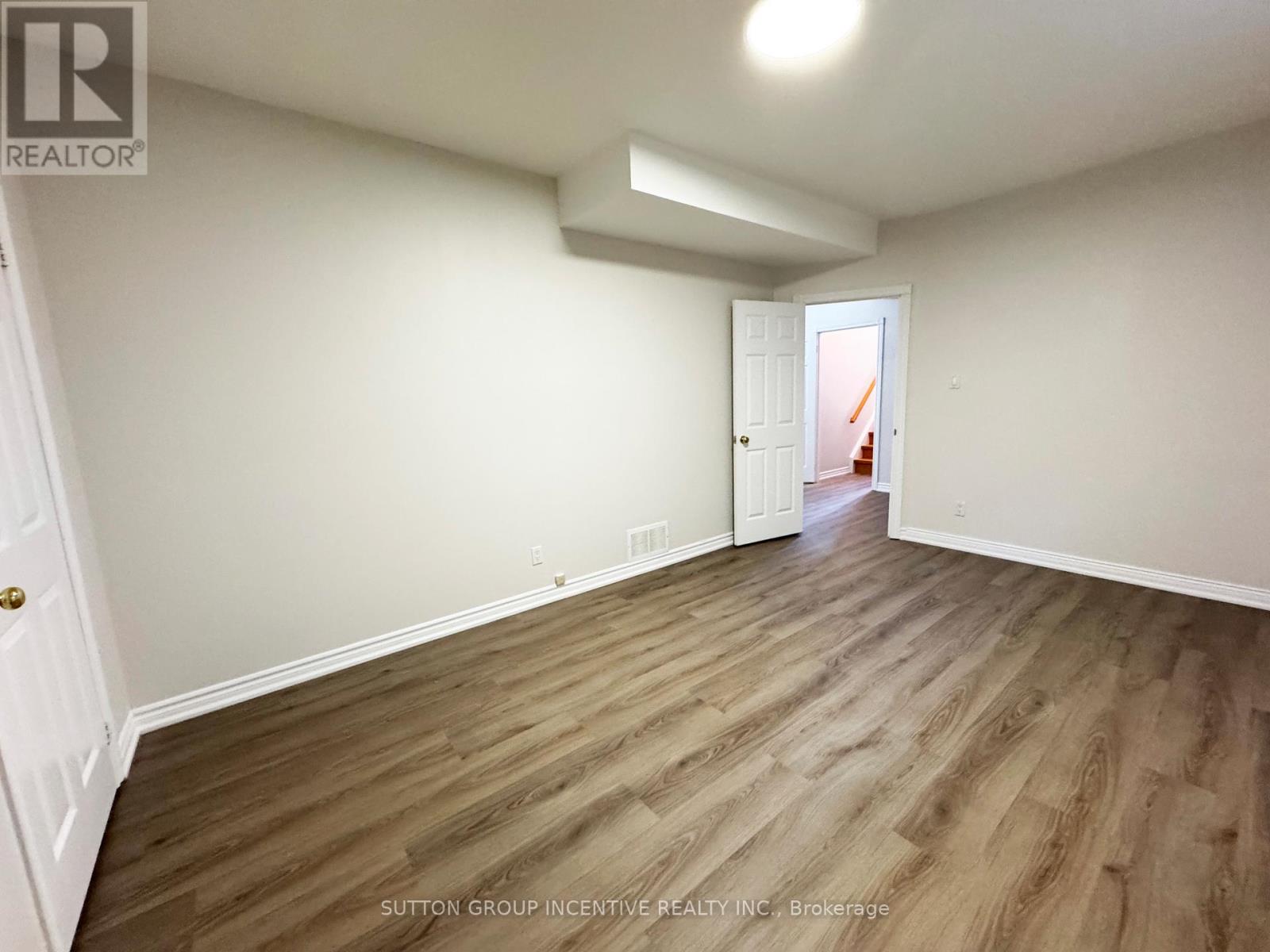 18 Forest Dale Drive, Barrie (Little Lake), Ontario  L4M 6M7 - Photo 30 - S12494464