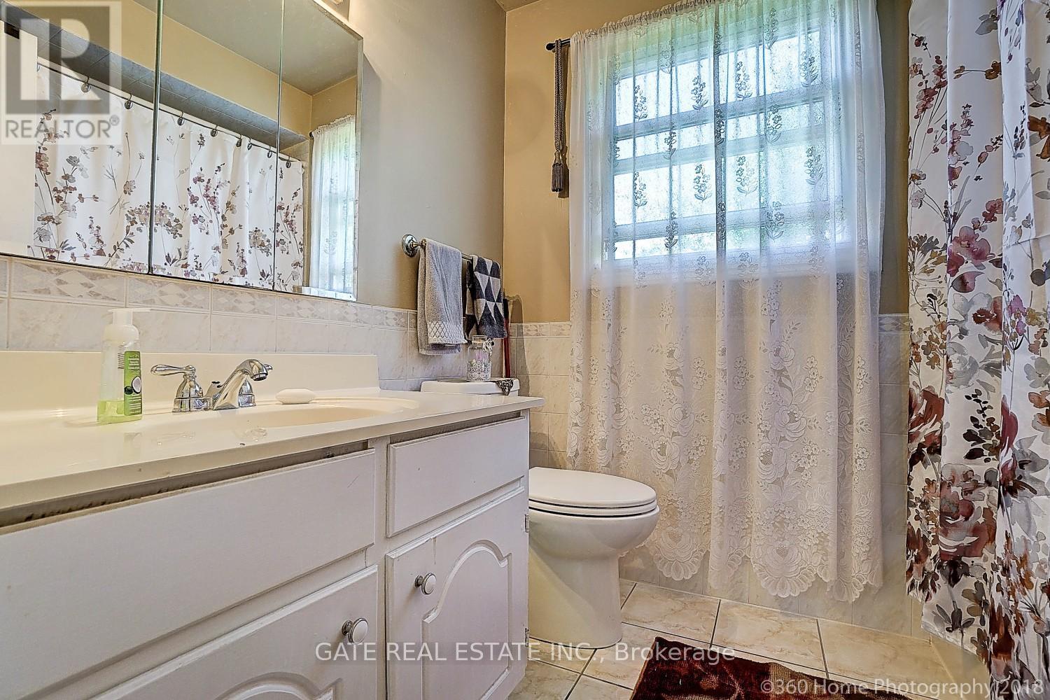 16 Massey Street, Brampton, Ontario  L6S 2W1 - Photo 16 - W12494474