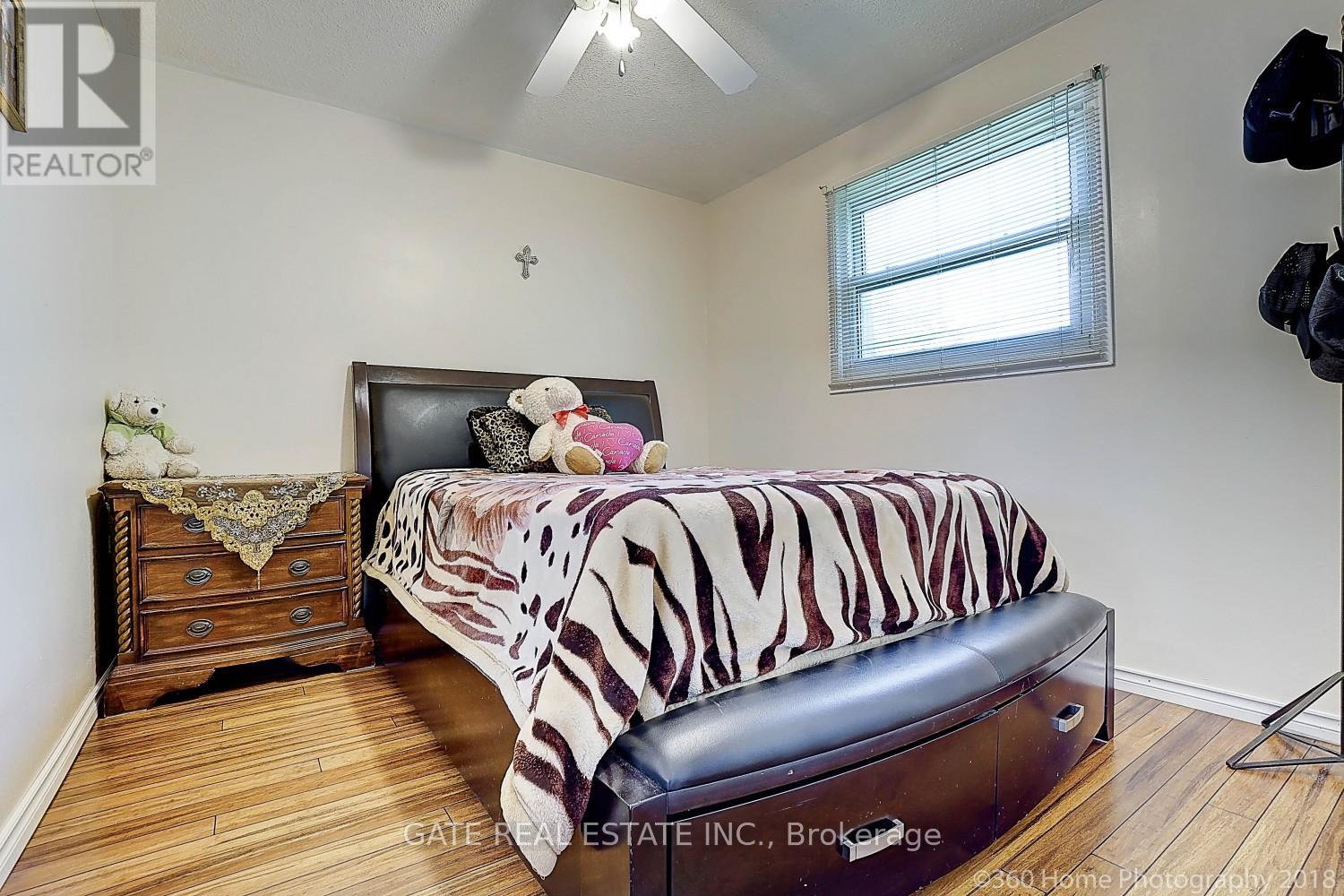 16 Massey Street, Brampton, Ontario  L6S 2W1 - Photo 17 - W12494474