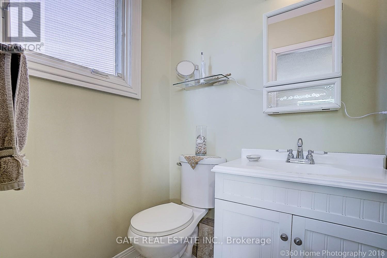 16 Massey Street, Brampton, Ontario  L6S 2W1 - Photo 20 - W12494474