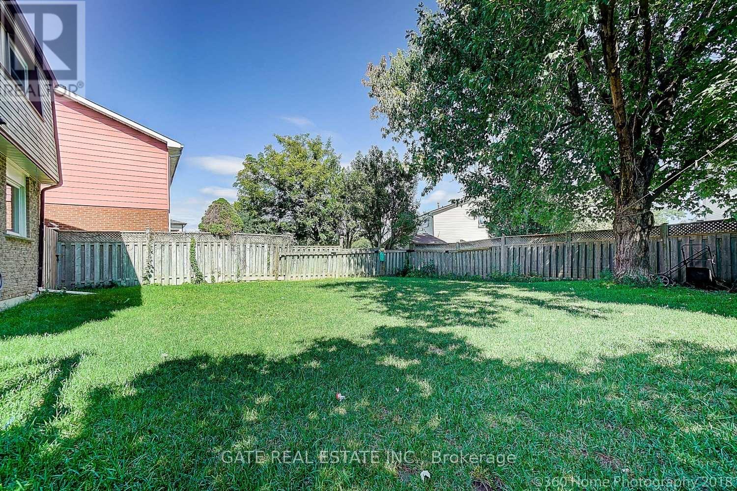 16 Massey Street, Brampton, Ontario  L6S 2W1 - Photo 8 - W12494474