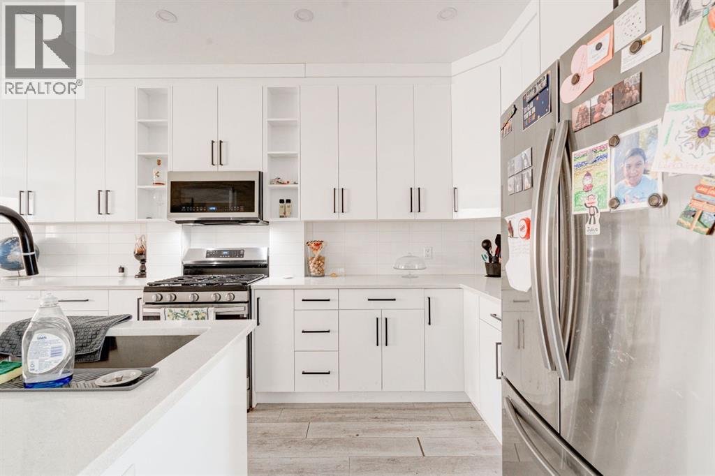 2018 40 Street Se, Calgary, Alberta  T2B 1B7 - Photo 3 - A2251143