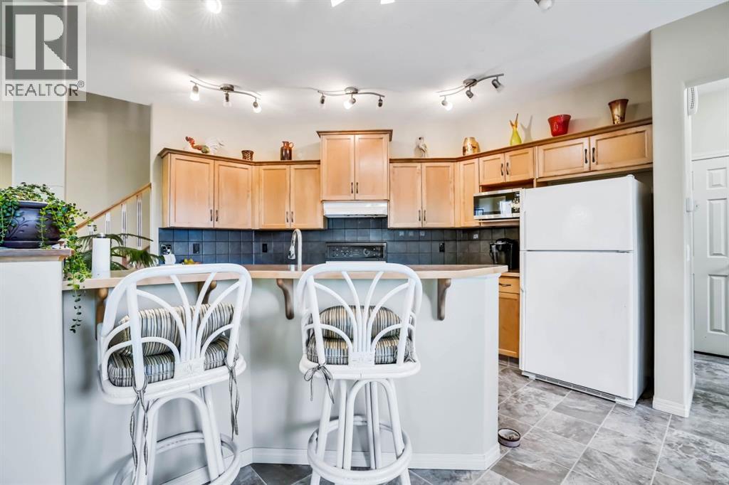 28 Elmont Mews Sw, Calgary, Alberta  T3H 0L8 - Photo 8 - A2241148