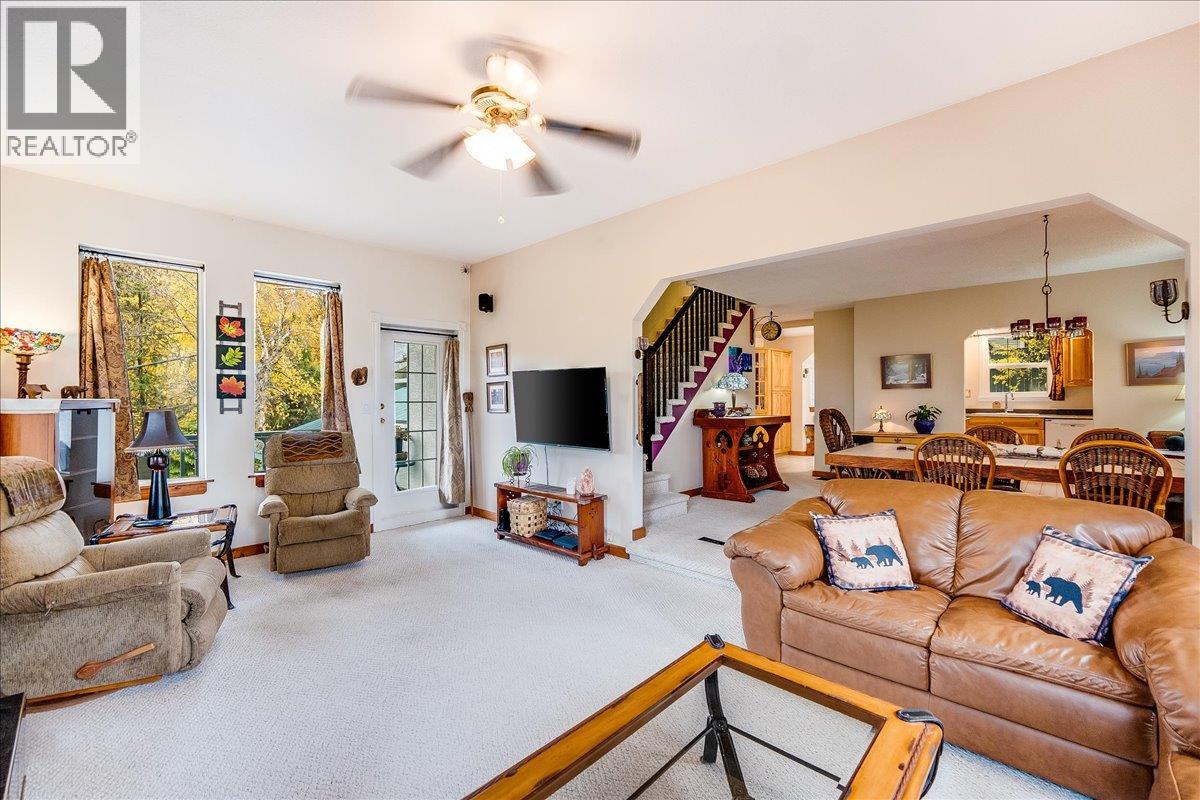 1486 Esling Drive, Rossland, British Columbia  V0G 1Y0 - Photo 12 - 10366961