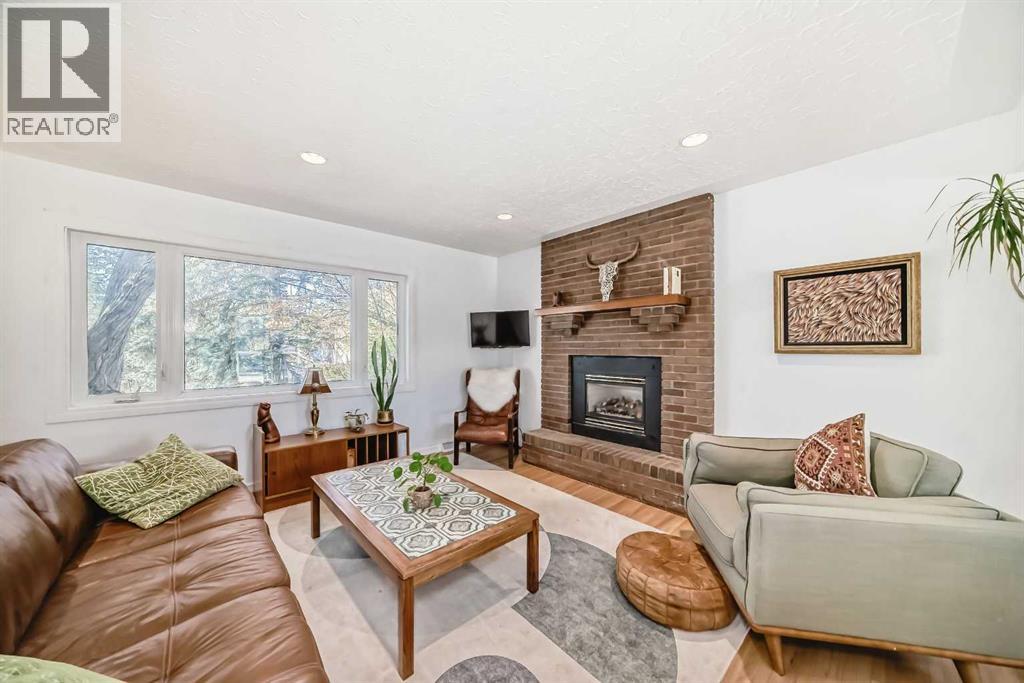 91 Chisholm Crescent Nw, Calgary, Alberta  T2L 0Y9 - Photo 3 - A2264884