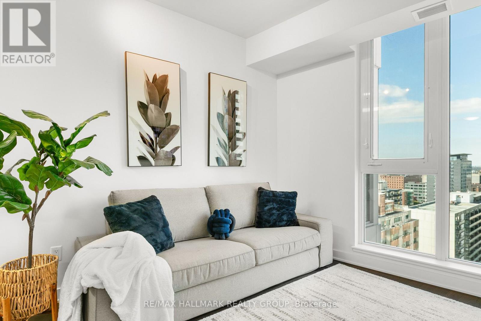 1510 - 179 Metcalfe Street, Ottawa, Ontario  K2P 1P7 - Photo 3 - X12436195