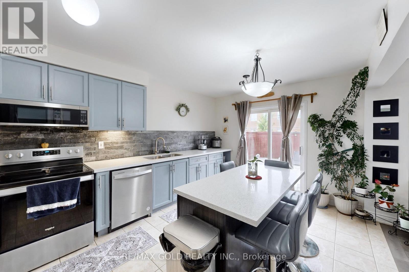 18 Thimbleberry Street, Brampton, Ontario  L7A 3L3 - Photo 11 - W12447239