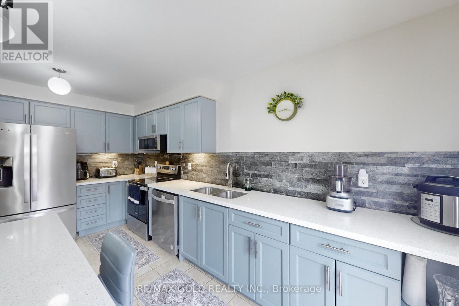 18 Thimbleberry Street, Brampton, Ontario  L7A 3L3 - Photo 13 - W12447239