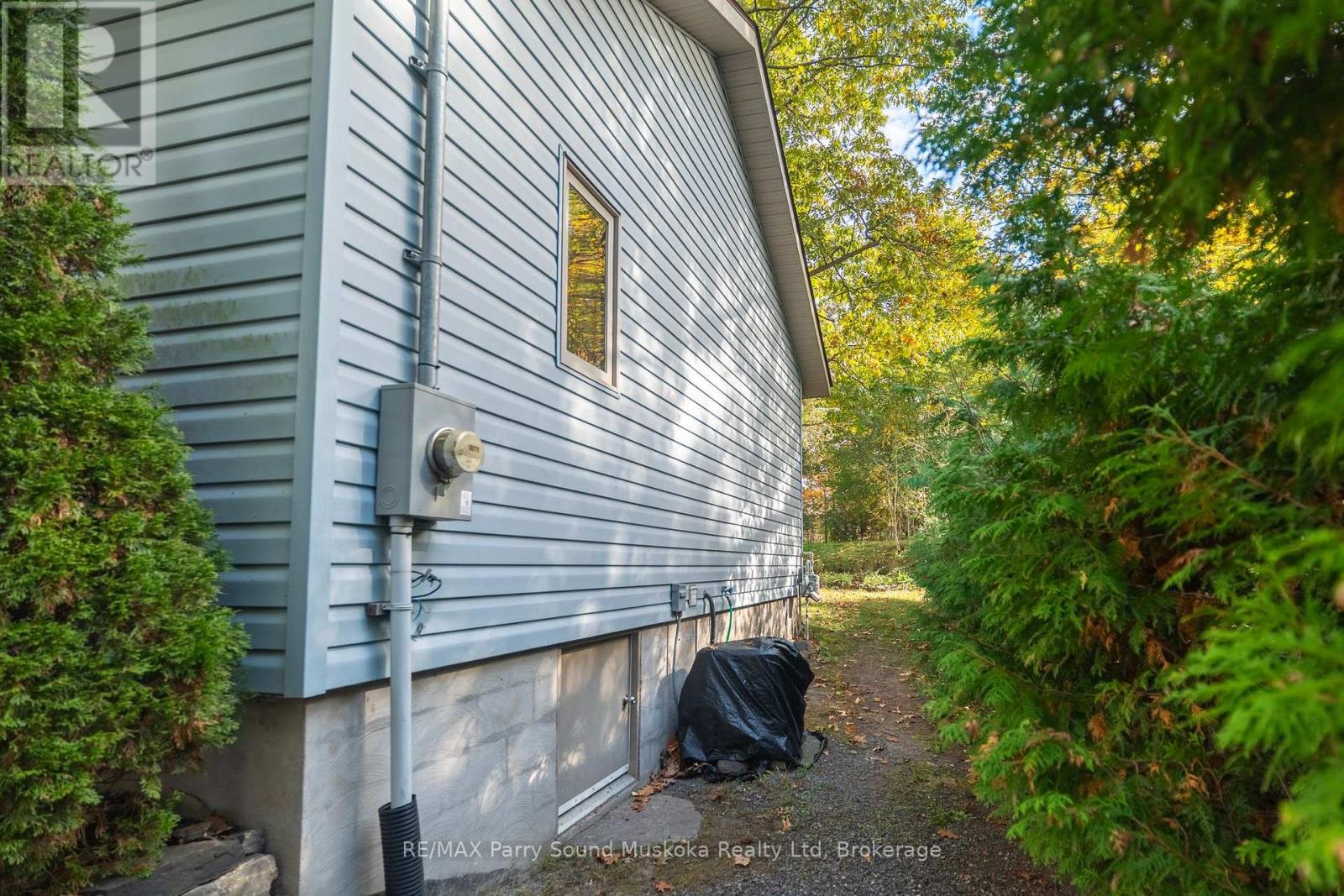 17 Adelaide Street, Parry Sound, Ontario  P2A 1H2 - Photo 3 - X12494584