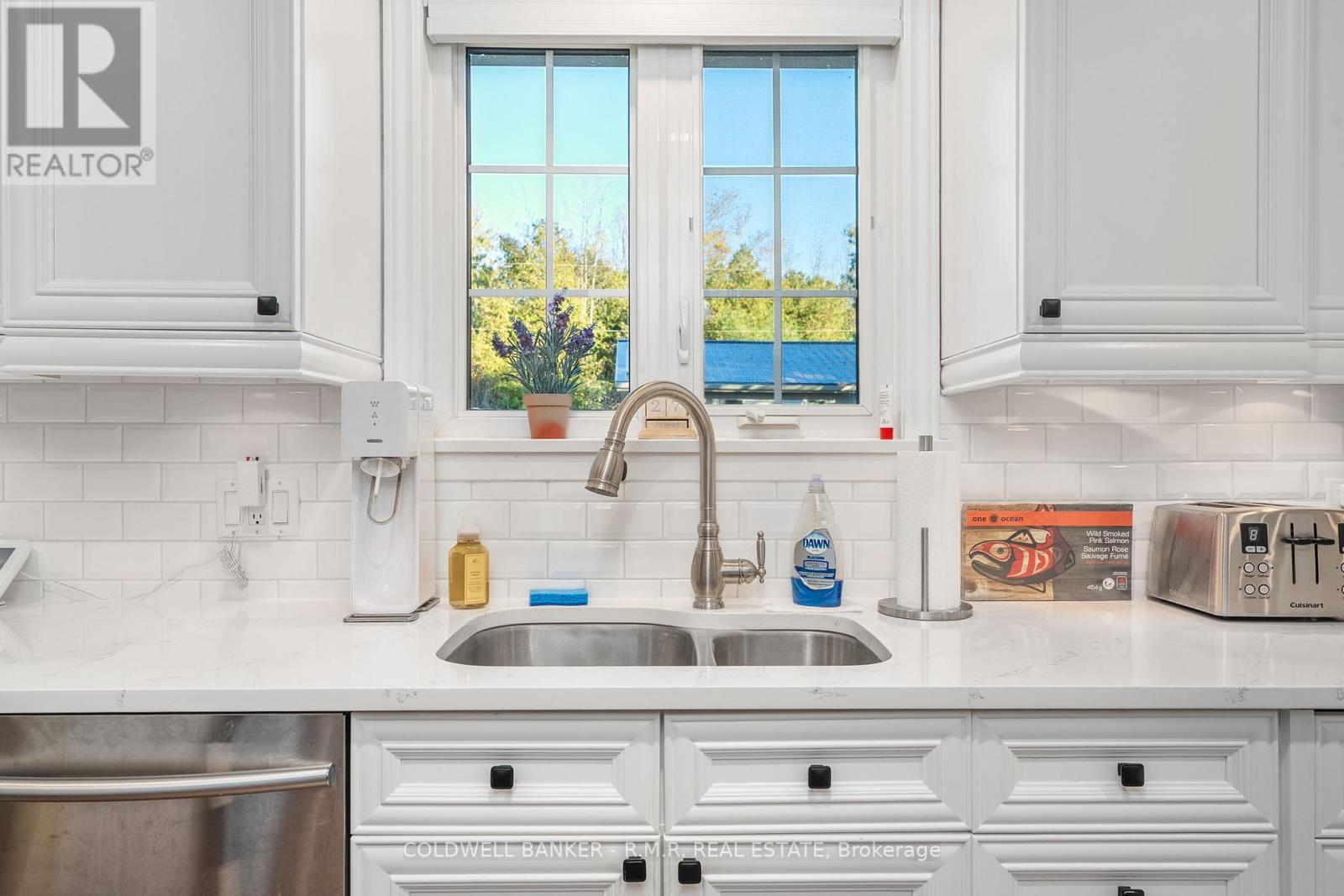 32 Iris Drive, Kawartha Lakes (Fenelon), Ontario  K0M 1G0 - Photo 10 - X12494586