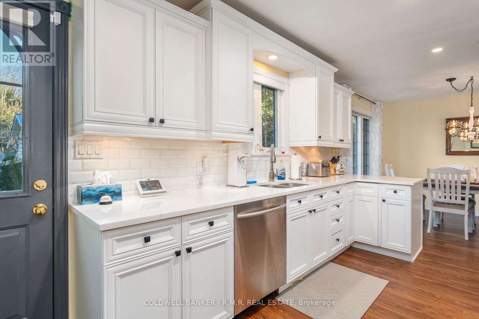 32 Iris Drive, Kawartha Lakes (Fenelon), Ontario  K0M 1G0 - Photo 9 - X12494586