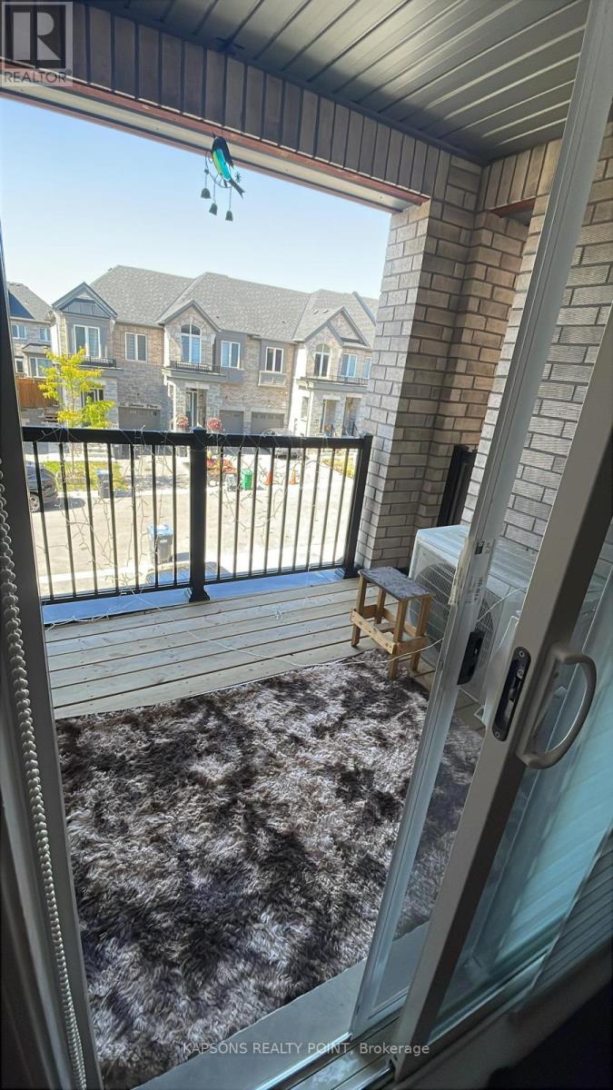 11 Gemma Place, Brampton, Ontario  L6Z 0J5 - Photo 10 - W12485916