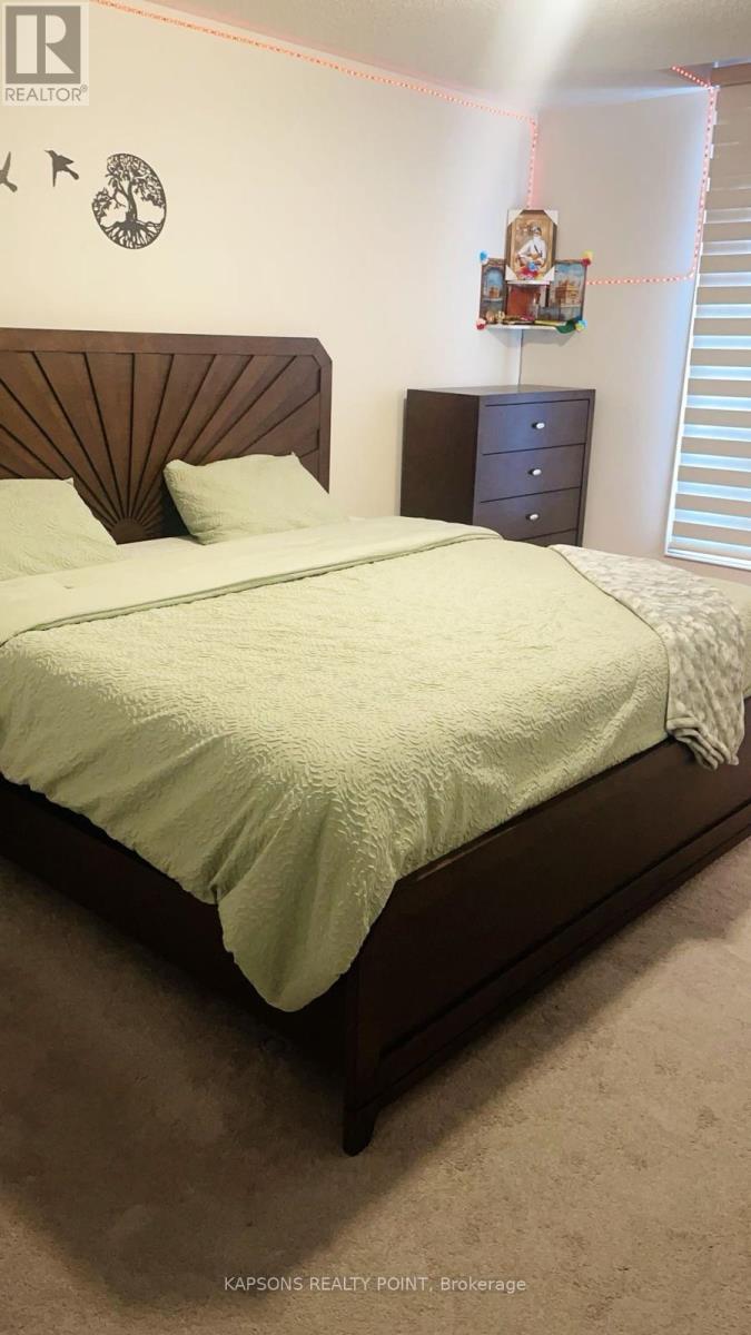 11 Gemma Place, Brampton, Ontario  L6Z 0J5 - Photo 8 - W12485916