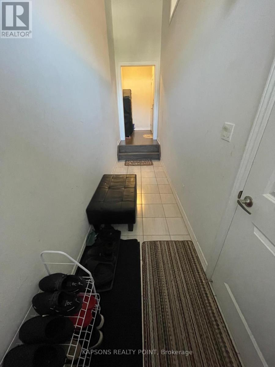 11 Gemma Place, Brampton, Ontario  L6Z 0J5 - Photo 13 - W12485916