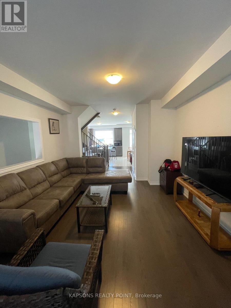 11 Gemma Place, Brampton, Ontario  L6Z 0J5 - Photo 3 - W12485916