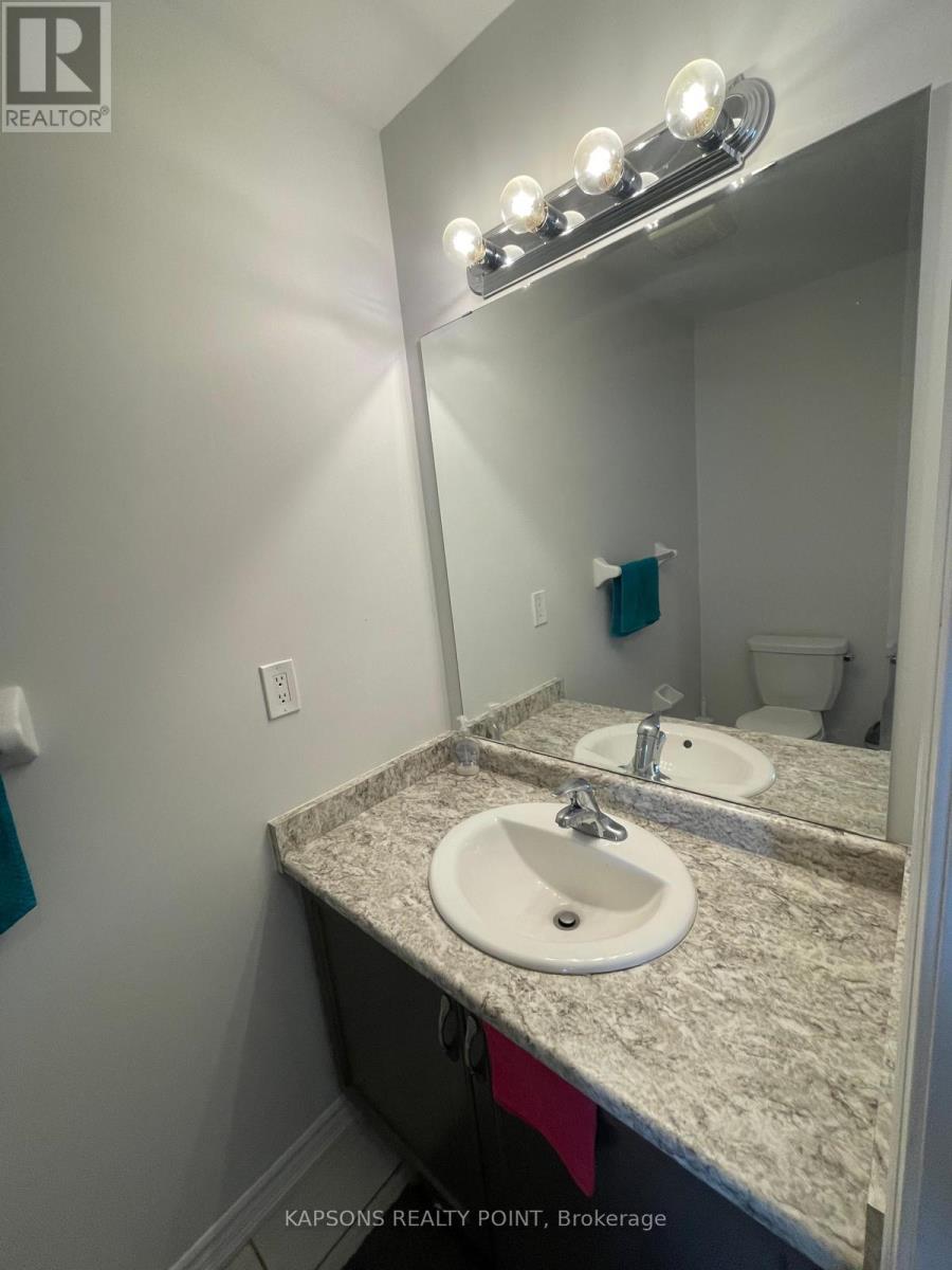 11 Gemma Place, Brampton, Ontario  L6Z 0J5 - Photo 7 - W12485916