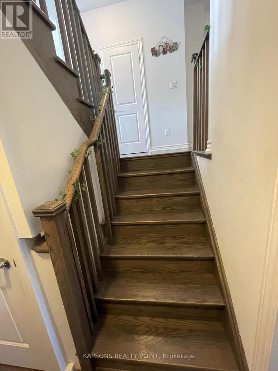 11 Gemma Place, Brampton, Ontario  L6Z 0J5 - Photo 6 - W12485916