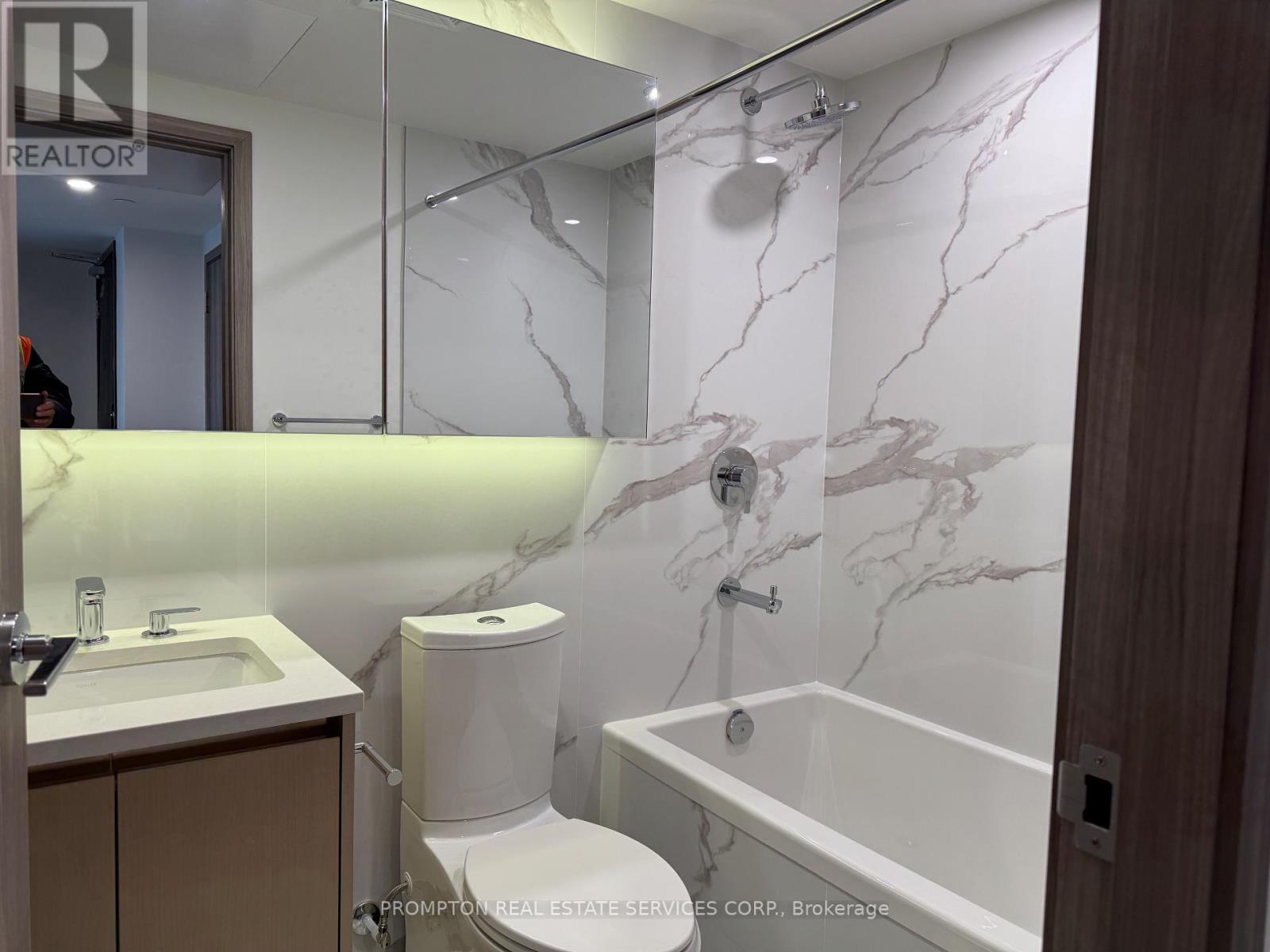 2002 - 3 Concord Cityplace Way, Toronto, Ontario  M5V 0X4 - Photo 12 - C12494500