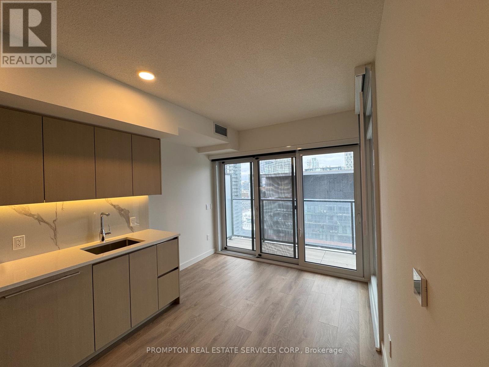 2002 - 3 Concord Cityplace Way, Toronto, Ontario  M5V 0X4 - Photo 6 - C12494500