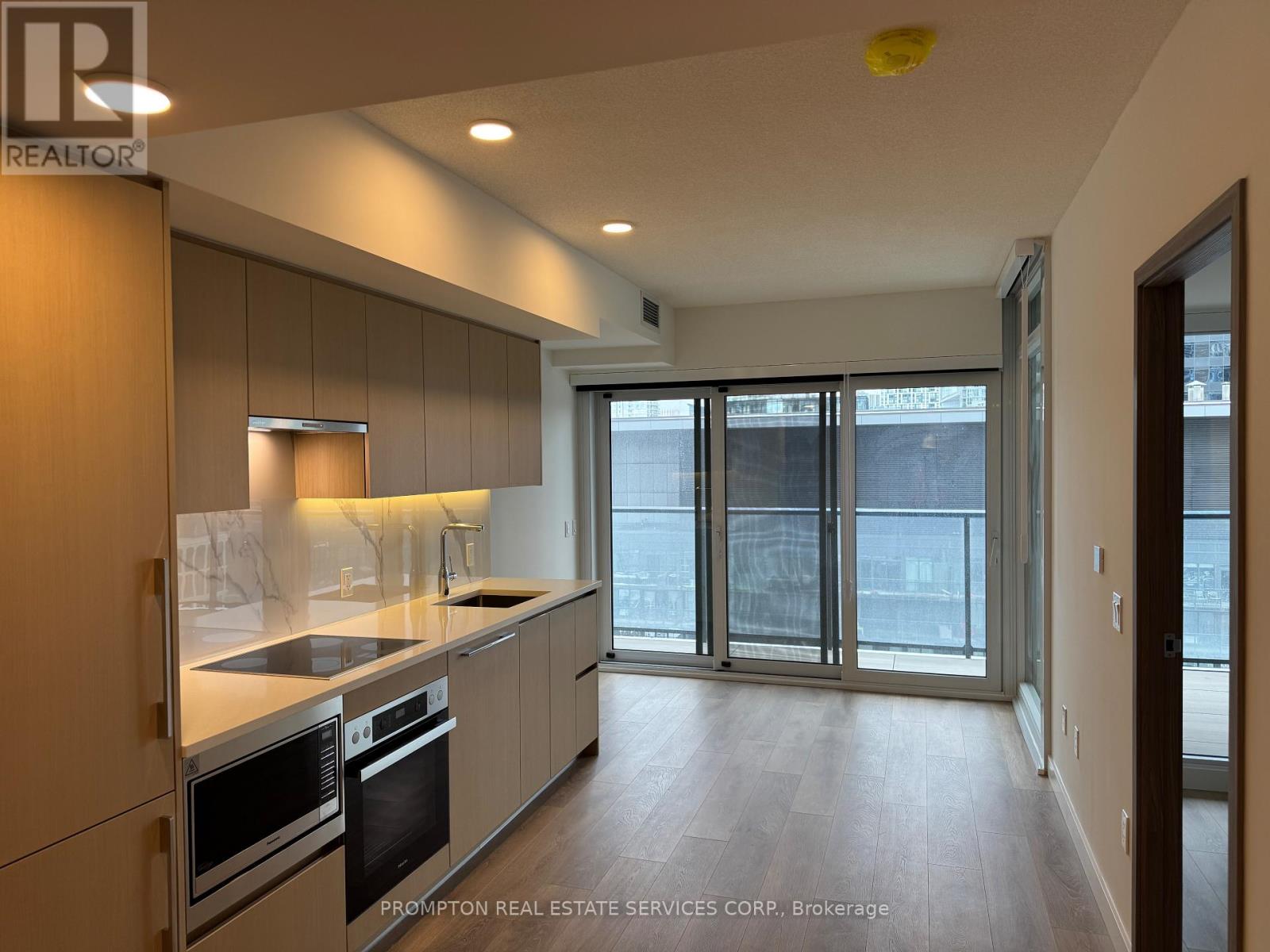 2002 - 3 Concord Cityplace Way, Toronto, Ontario  M5V 0X4 - Photo 8 - C12494500