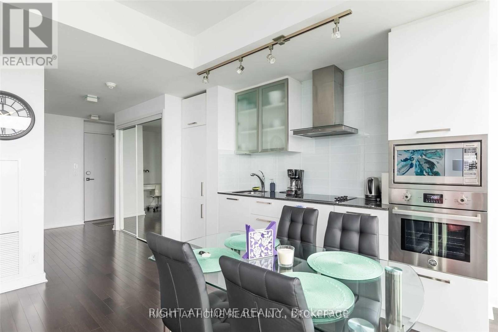 5512 - 14 York Street, Toronto, Ontario  M5J 2Z2 - Photo 13 - C12494546