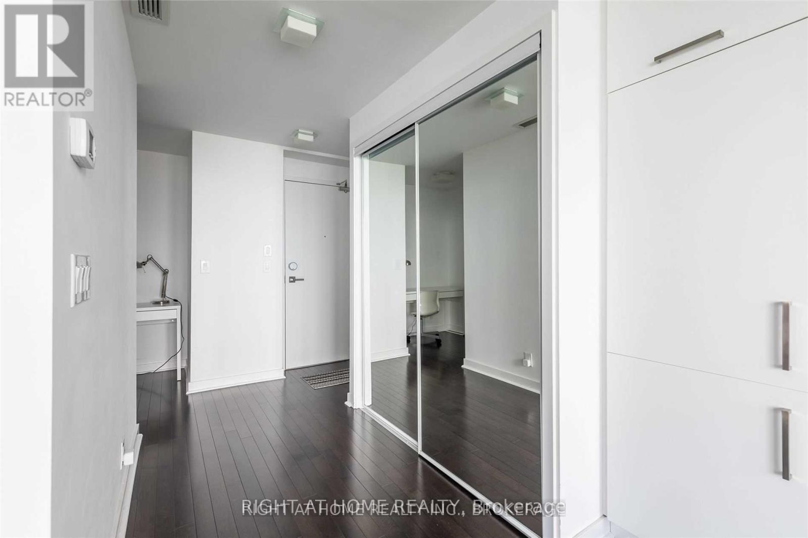 5512 - 14 York Street, Toronto, Ontario  M5J 2Z2 - Photo 14 - C12494546