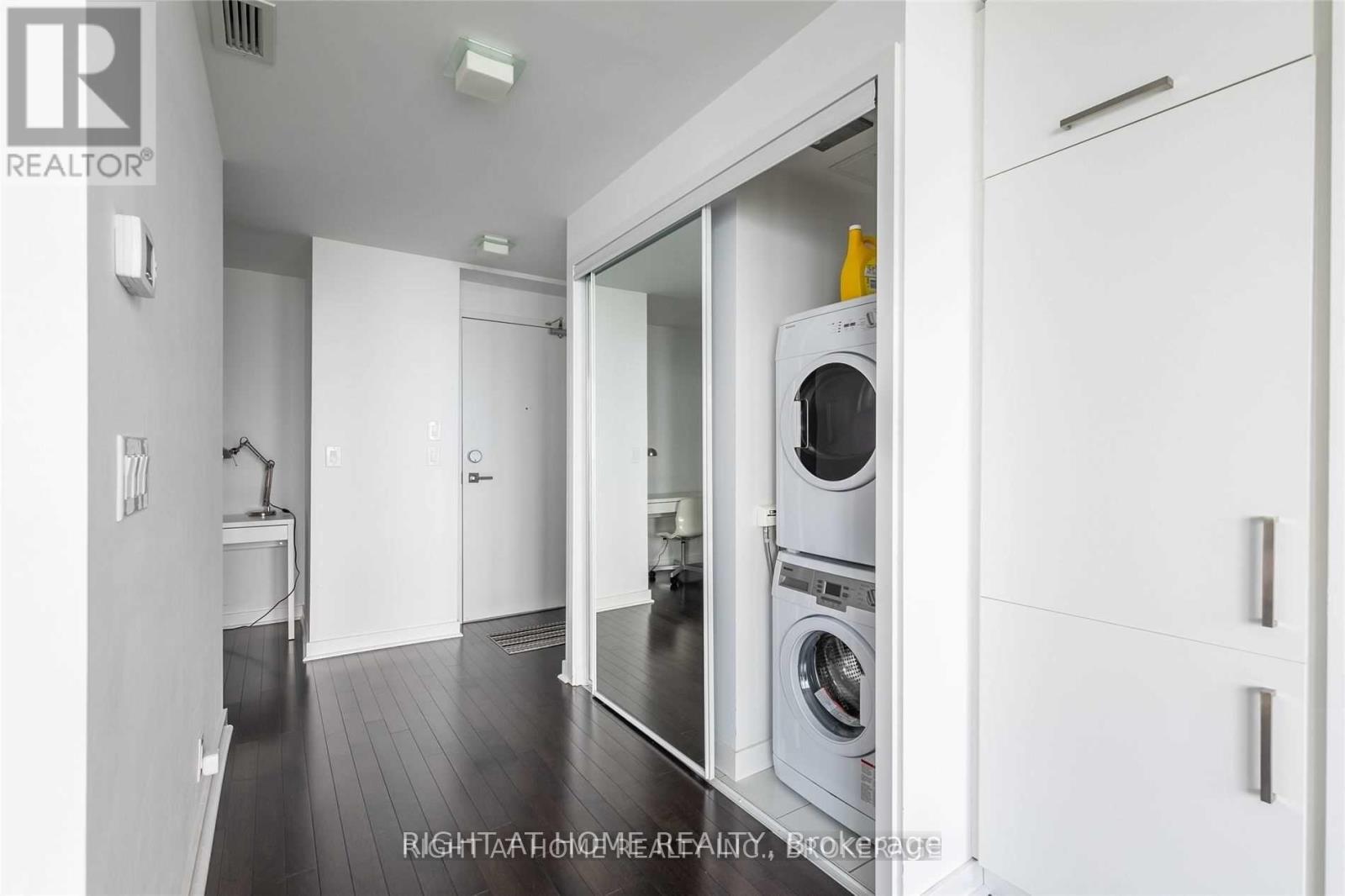 5512 - 14 York Street, Toronto, Ontario  M5J 2Z2 - Photo 15 - C12494546