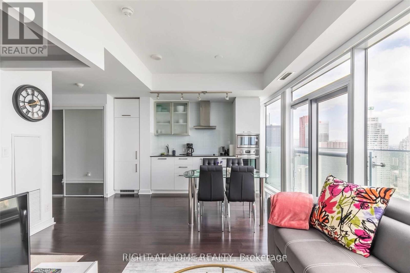 5512 - 14 York Street, Toronto, Ontario  M5J 2Z2 - Photo 6 - C12494546