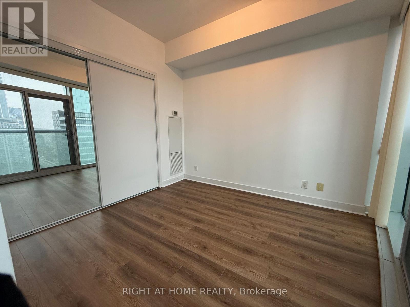 4702 - 12 York Street, Toronto, Ontario  M5J 0A9 - Photo 11 - C12494550