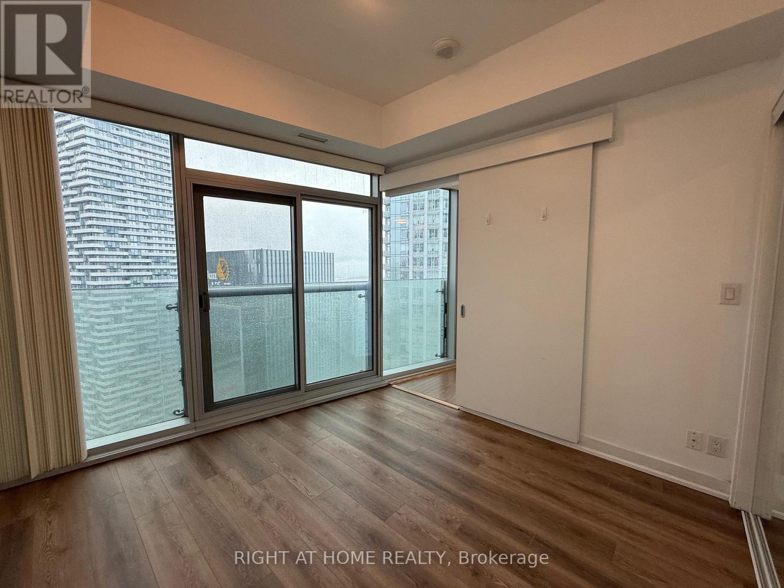 4702 - 12 York Street, Toronto, Ontario  M5J 0A9 - Photo 12 - C12494550