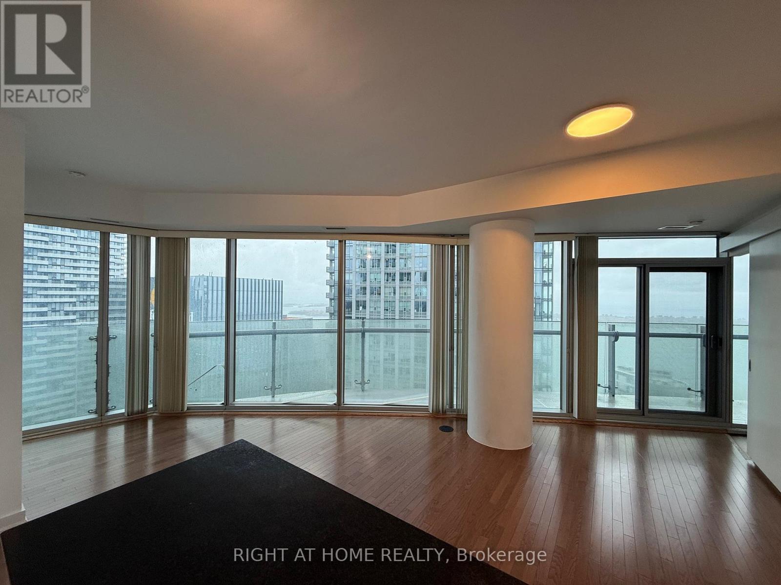 4702 - 12 York Street, Toronto, Ontario  M5J 0A9 - Photo 17 - C12494550