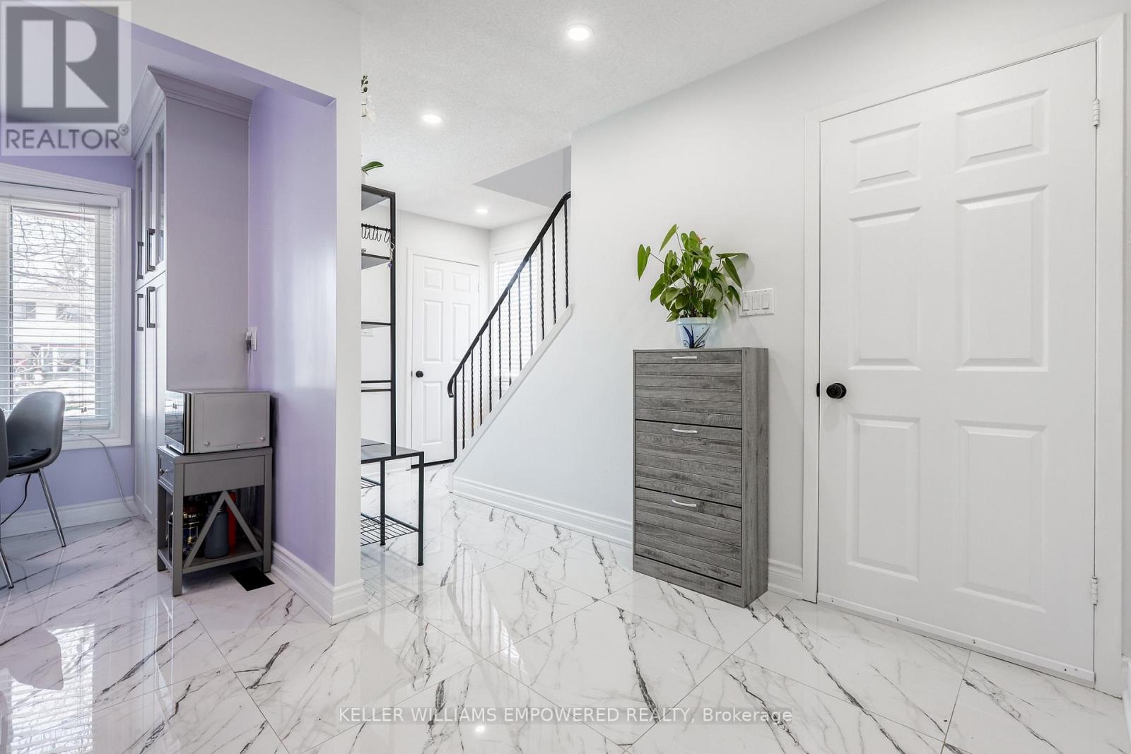 199 Hollyberry Trail, Toronto, Ontario  M2H 2P3 - Photo 2 - C12494576