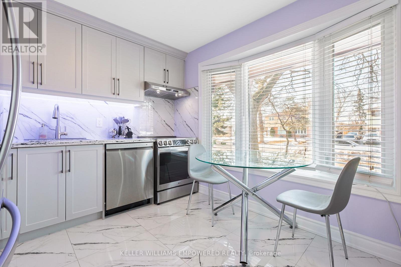 199 Hollyberry Trail, Toronto, Ontario  M2H 2P3 - Photo 3 - C12494576