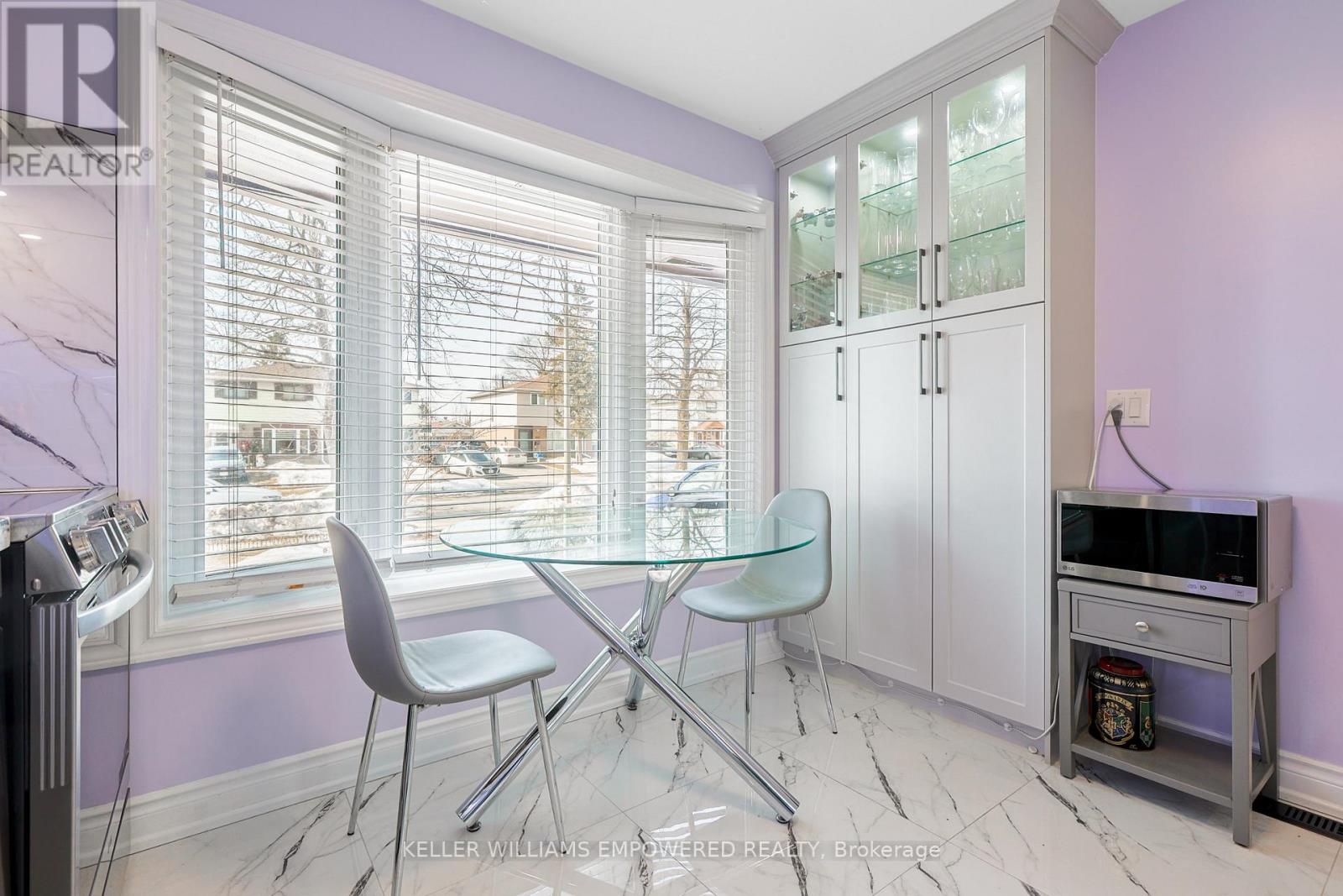 199 Hollyberry Trail, Toronto, Ontario  M2H 2P3 - Photo 4 - C12494576