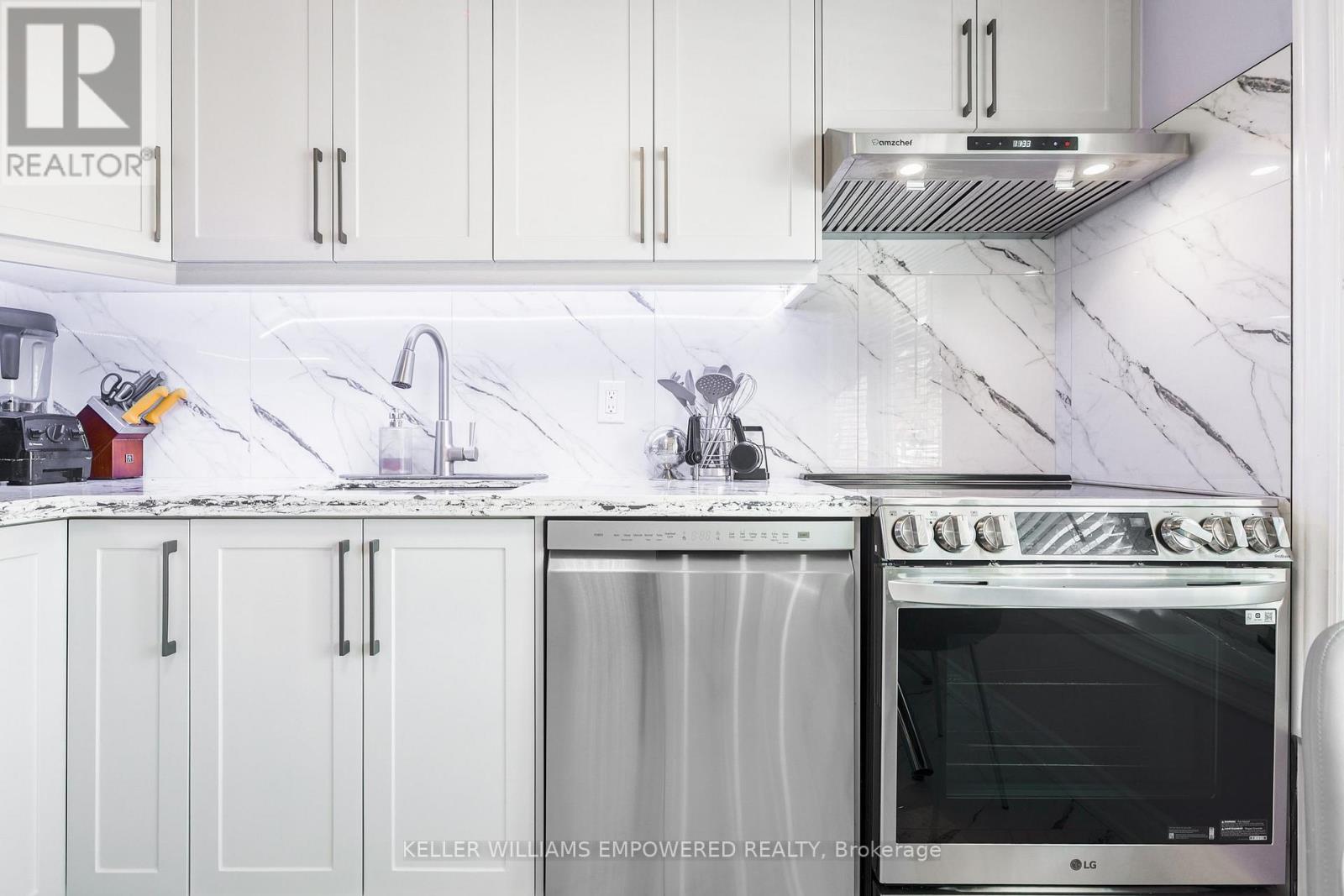 199 Hollyberry Trail, Toronto, Ontario  M2H 2P3 - Photo 6 - C12494576