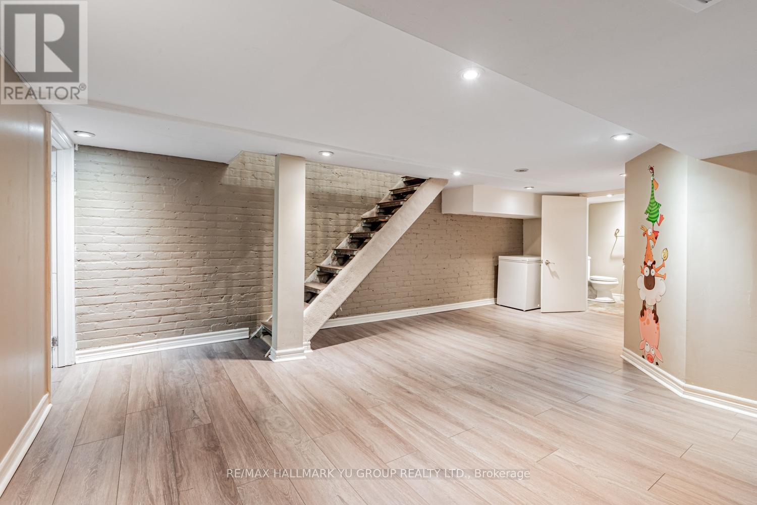 402 Milverton Boulevard, Toronto, Ontario  M4J 1V9 - Photo 17 - E12494554