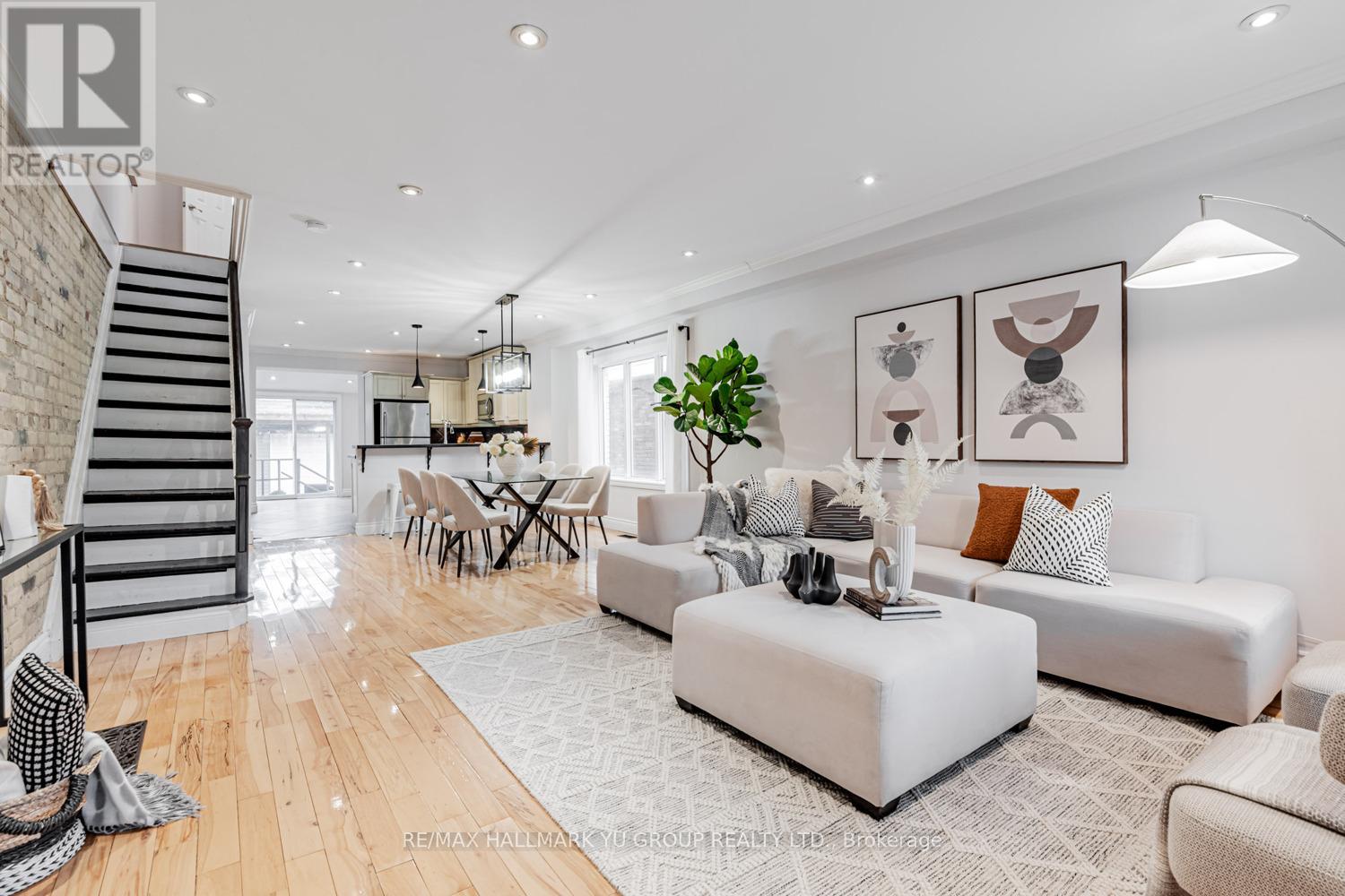 402 Milverton Boulevard, Toronto, Ontario  M4J 1V9 - Photo 2 - E12494554