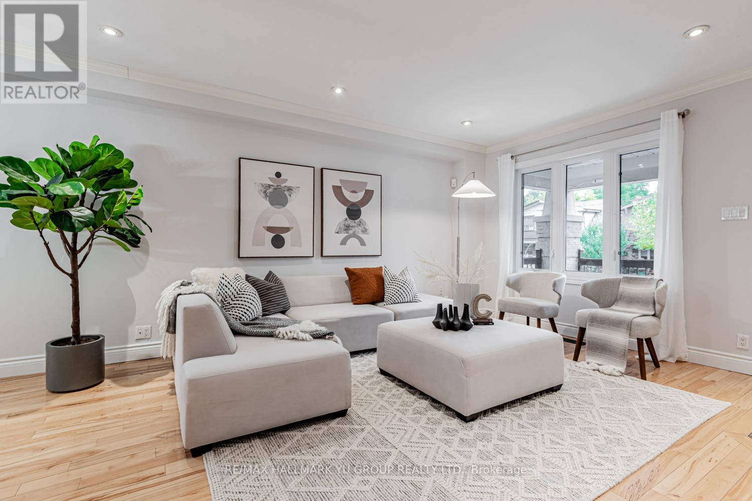 402 Milverton Boulevard, Toronto, Ontario  M4J 1V9 - Photo 4 - E12494554