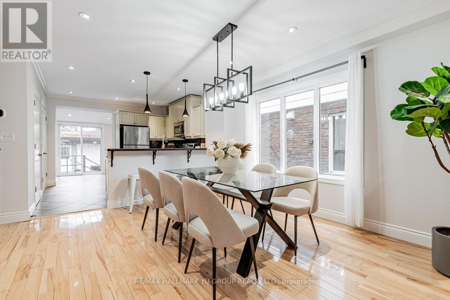 402 Milverton Boulevard, Toronto, Ontario  M4J 1V9 - Photo 6 - E12494554