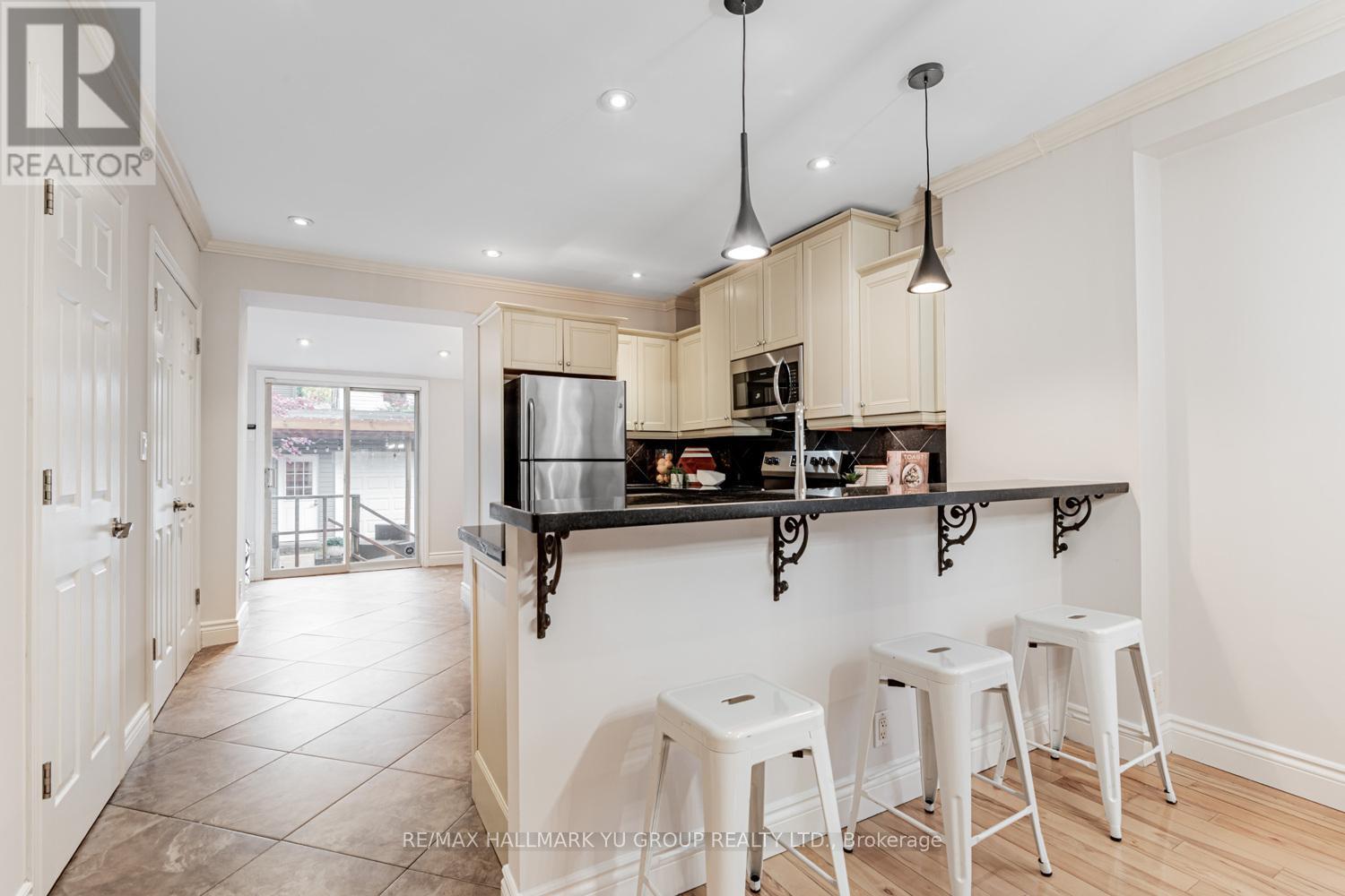 402 Milverton Boulevard, Toronto, Ontario  M4J 1V9 - Photo 8 - E12494554