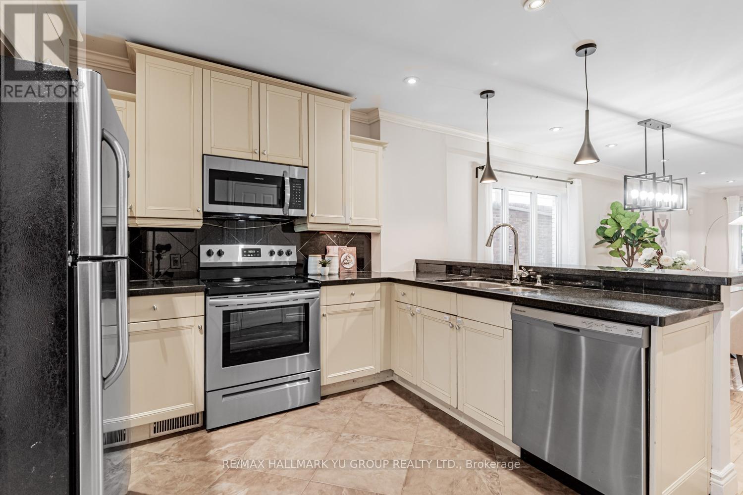 402 Milverton Boulevard, Toronto, Ontario  M4J 1V9 - Photo 9 - E12494554