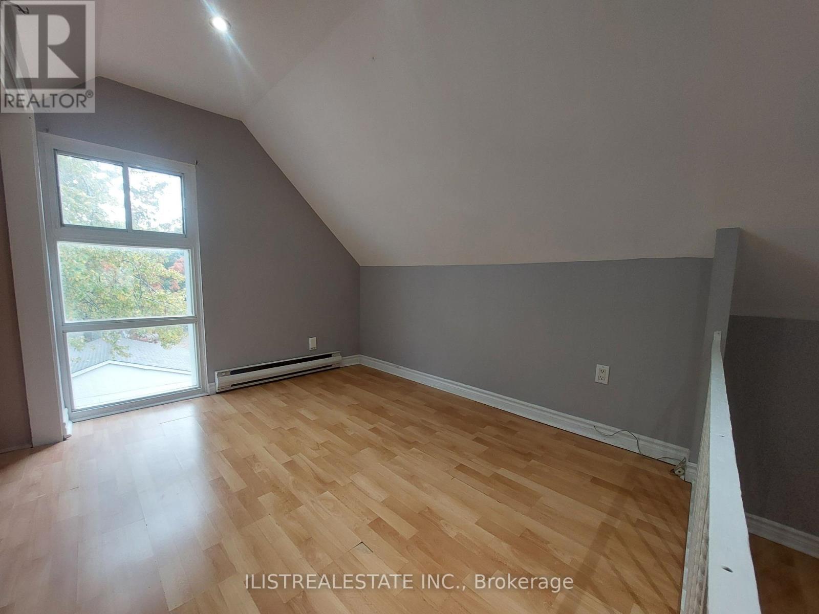 Upper - 2143 Gerrard Street E, Toronto, Ontario  M4E 2C1 - Photo 13 - E12494558