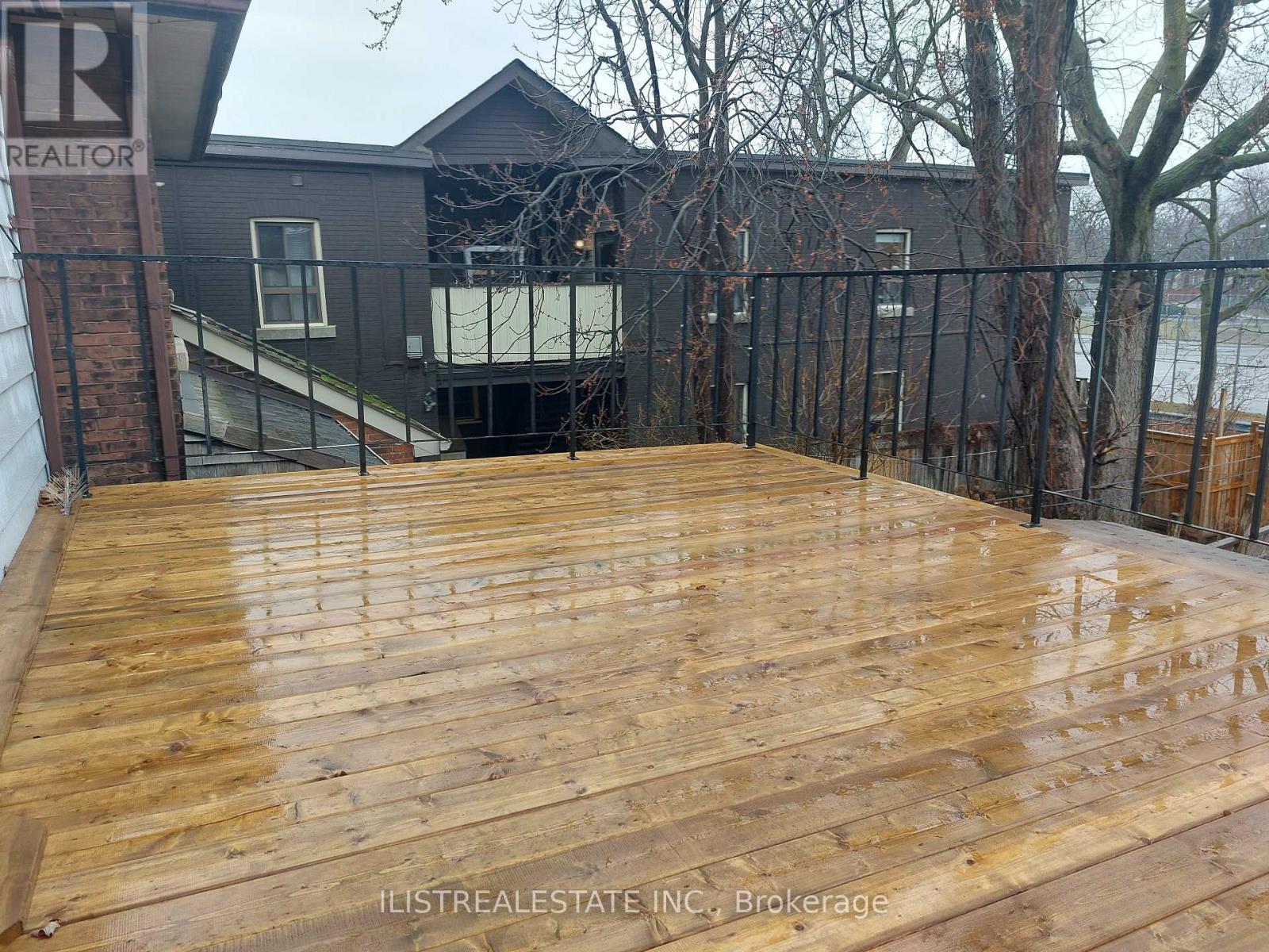 Upper - 2143 Gerrard Street E, Toronto, Ontario  M4E 2C1 - Photo 7 - E12494558