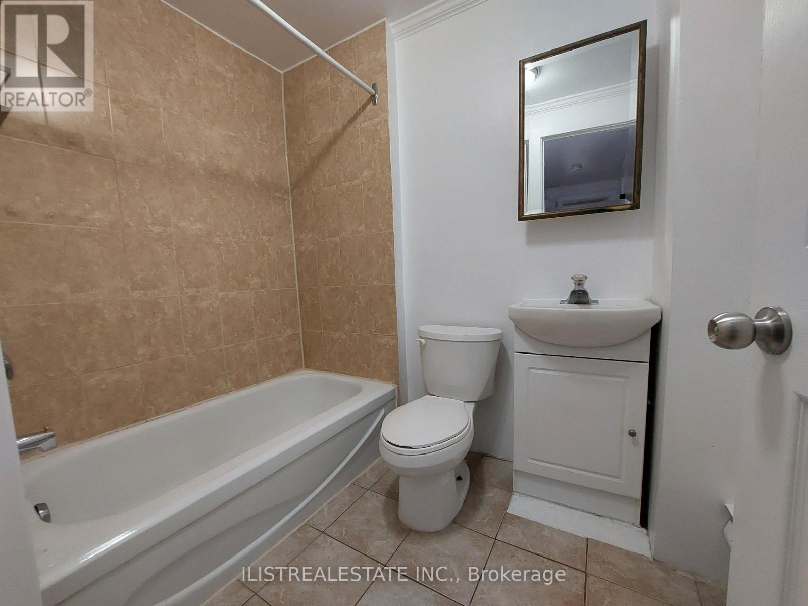 Upper - 2143 Gerrard Street E, Toronto, Ontario  M4E 2C1 - Photo 9 - E12494558