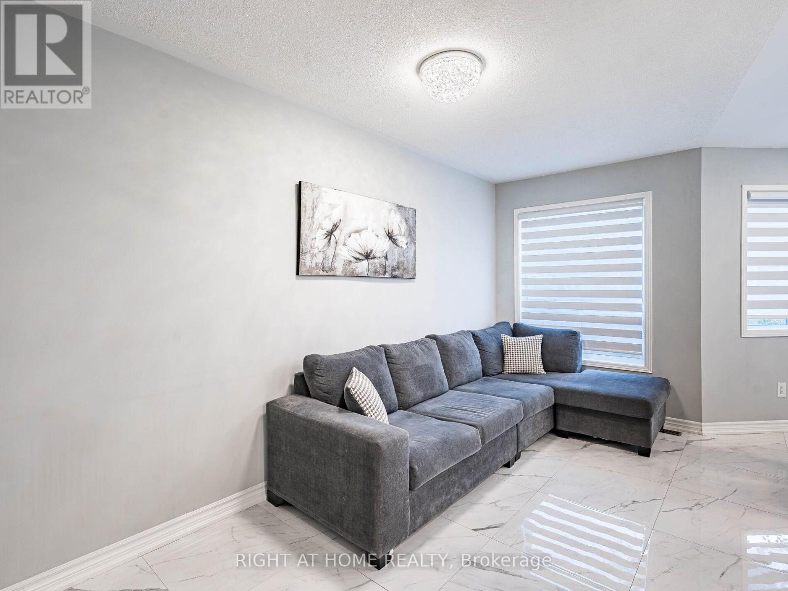 1156 Prestonwood Crescent, Mississauga, Ontario  L5V 2V3 - Photo 12 - W12494508