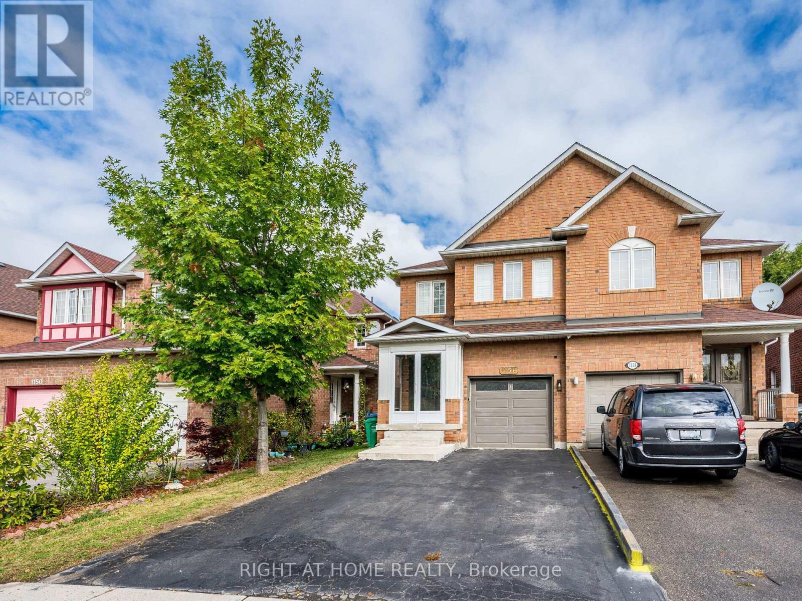 1156 Prestonwood Crescent, Mississauga, Ontario  L5V 2V3 - Photo 2 - W12494508