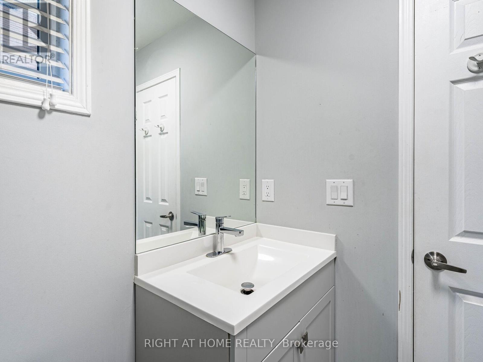 1156 Prestonwood Crescent, Mississauga, Ontario  L5V 2V3 - Photo 28 - W12494508