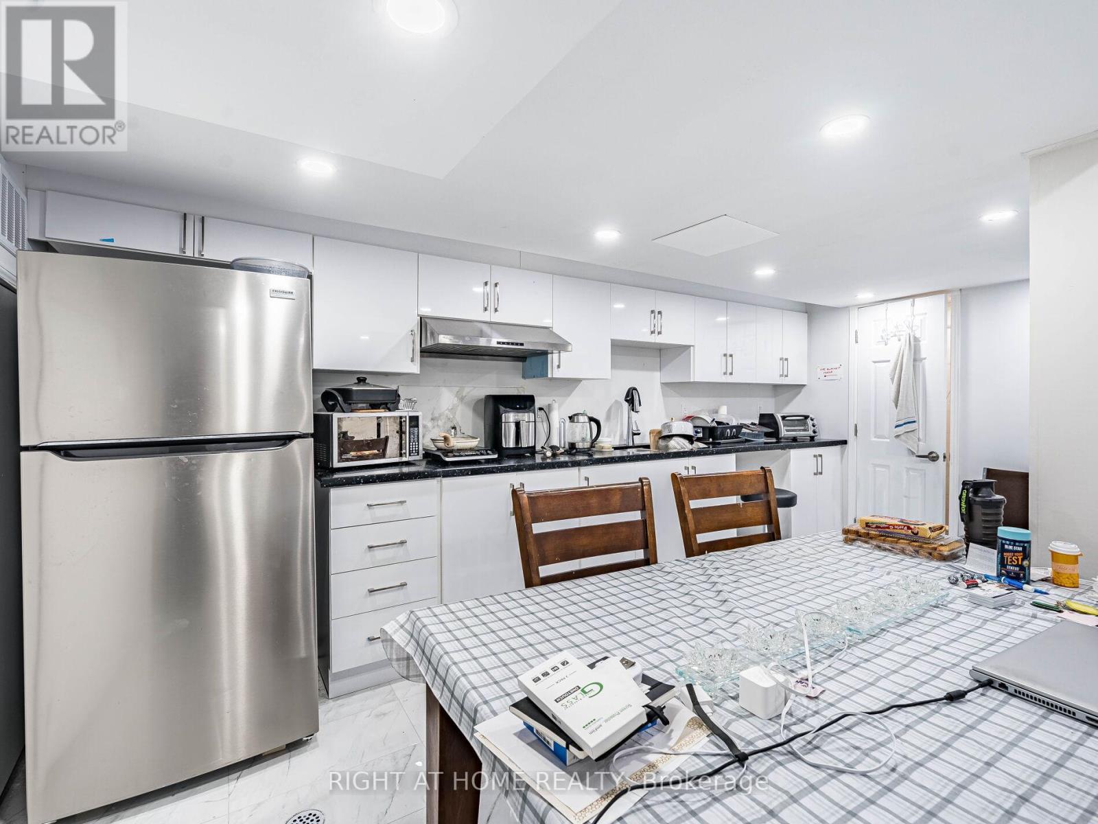 1156 Prestonwood Crescent, Mississauga, Ontario  L5V 2V3 - Photo 40 - W12494508