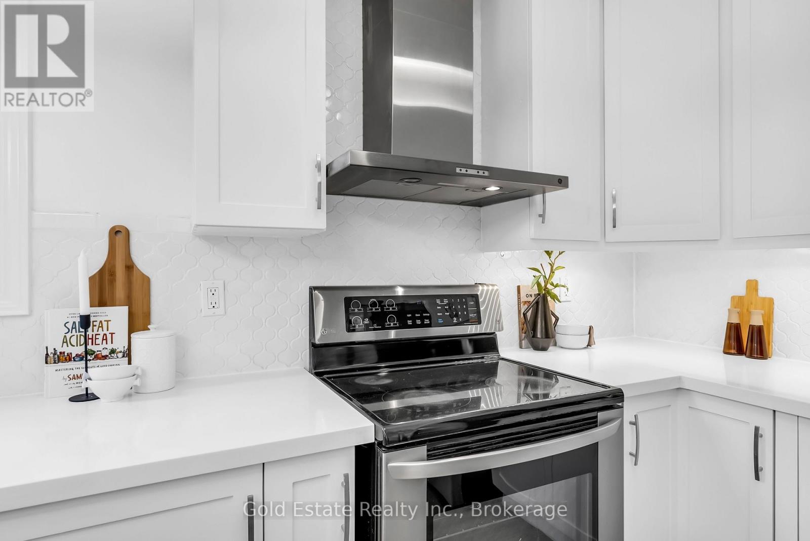 2259 Meadowland Drive N, Oakville, Ontario  L6H 6H3 - Photo 18 - W12494512